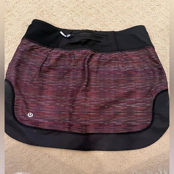 LULULEMON MULTI PURPLE AND BLACK PATTERN SKORT - Picture 5 of 7